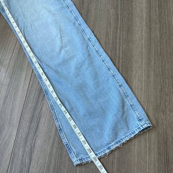 Hollister Ultra High-Rise Baggy Jeans
Size W25R Color Light Wash Denim - Picture 7 of 11